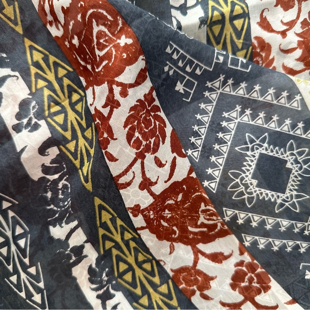 Massimo Dutti Colorful Patterned Silk Square Scarf with Tassels - Picture 6 of 9